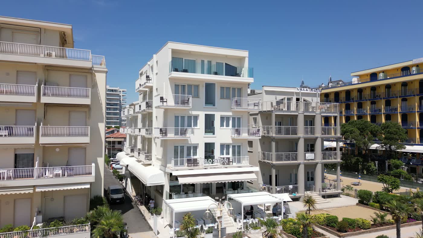 Facciata dell'Hotel Boston a Jesolo Lido